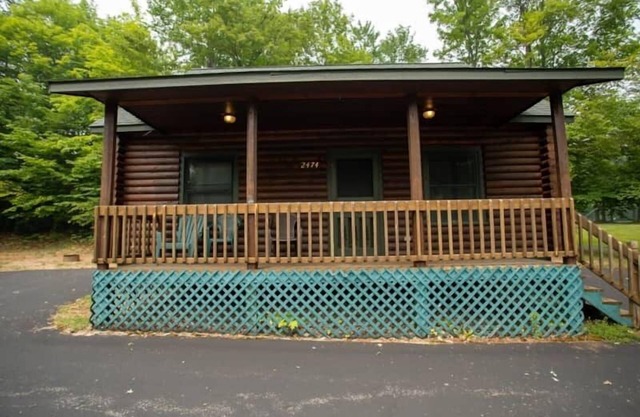 Cabin 2474 - Spacious Log Home inside Private Resort