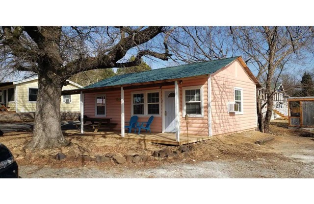 Cabin #3 at Snug Harbor Cabins Lake Eufaula, O