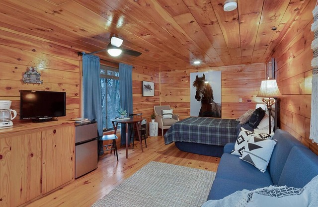 *Cabin 3* Cave Run Cabins at Cave Run Lake!