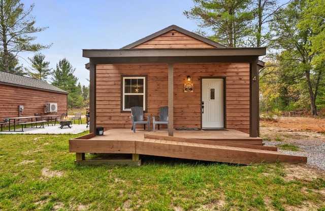 Cabin # 4 at Northern Comfort HANDICAP FRIENDLY UNIT