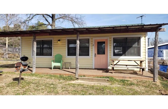 Cabin #4 at Snug Harbor Cabins Lake Eufaula, OK