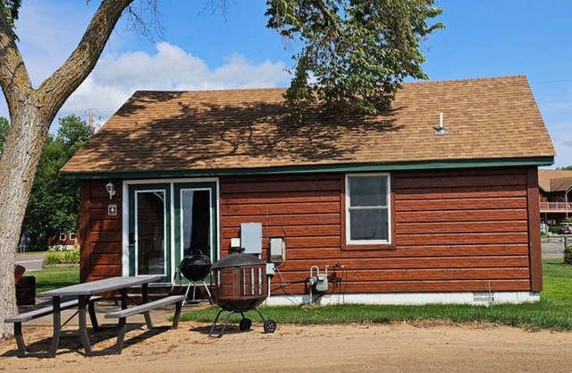 Cabin 4 at the Lake - 2 bedrooms