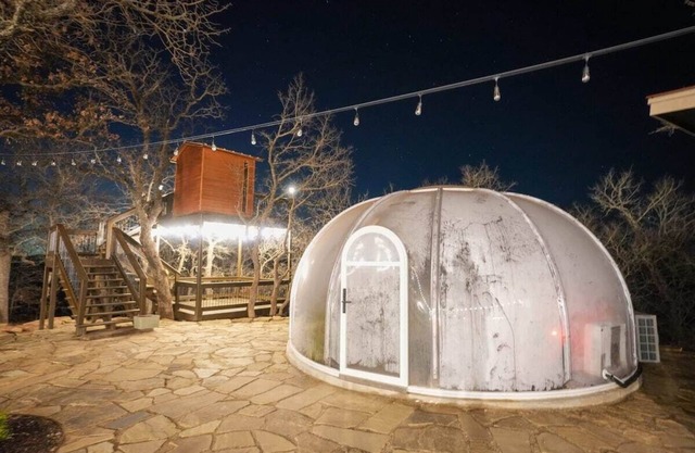 Charming Modern Lux Cabin, Hot Tub, FirePit, Games