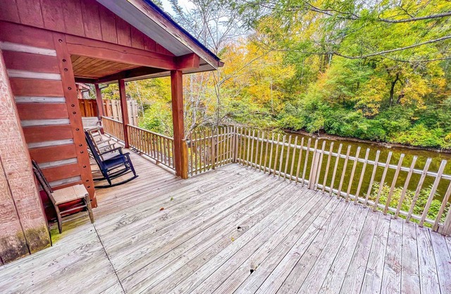Cabin 4 - Riverfront w/ Gas Fireplace!