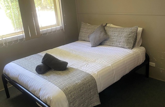CABIN 6 - Two Bedrooms, sleep up to 6