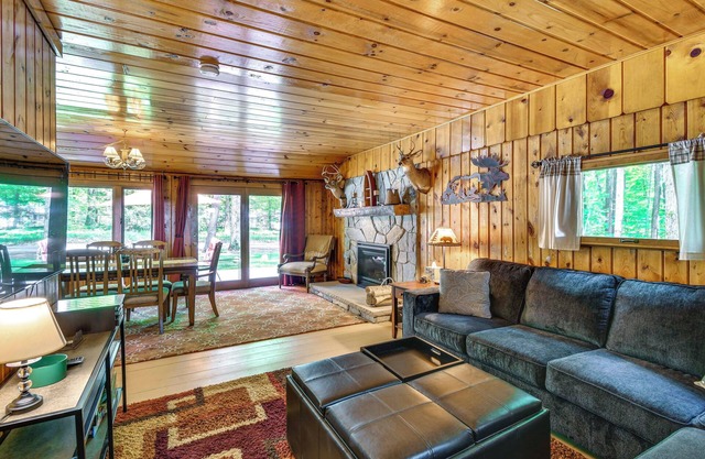 Cabin 600' to Manistee Lake Private Shared Access