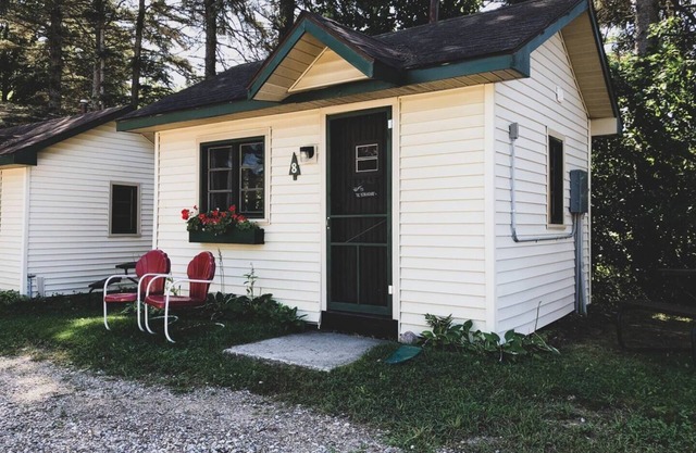 Cabin #8 - The Hemingway