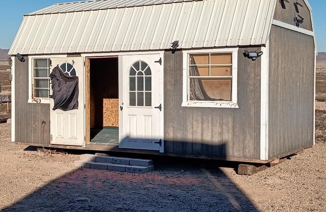 Cabin at Desert Gardens Oasis in Lobo, Tx