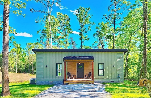 Cabin C -Basses Creek Cabins - Golf, swim, hike!