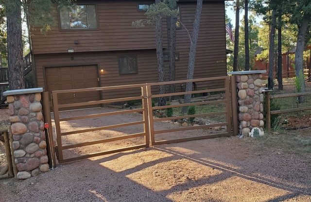 Cabin Fenced Gated. Kids & Pet Friendly