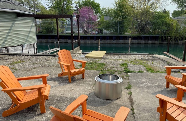 Cabin in Detroit - Off the Canal / Walleye Fishing