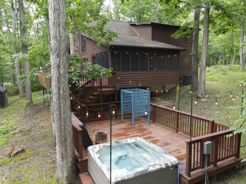 Cabin in the Woods w Hot Tub