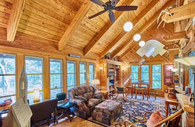 Lodge en Woods, cerca de la I-20, al este de Dallas, cerca de Canton, Tyler y Edom