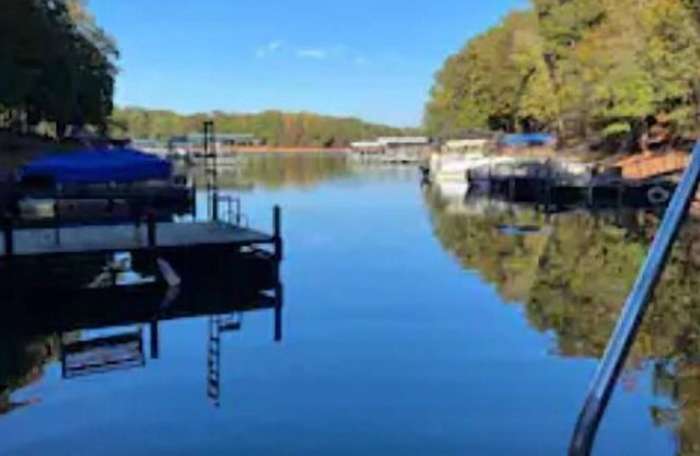 Cabin Lake Hartwell near Clemson and Greenville