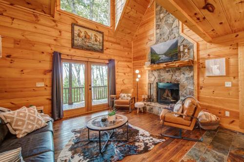 Cabin near Blue Ridge - Hot Tub Fire Pit Games