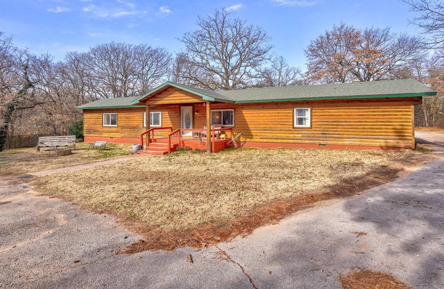 Cabin near Norman with Hot Tub & Pool