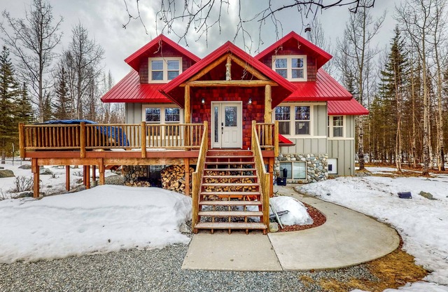 Cabin near outdoor recreation, fireplace