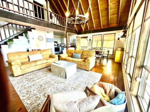 Cabin Nestled on Skiers Cove South Toledo Bend Lake 3 bedroom-5 beds