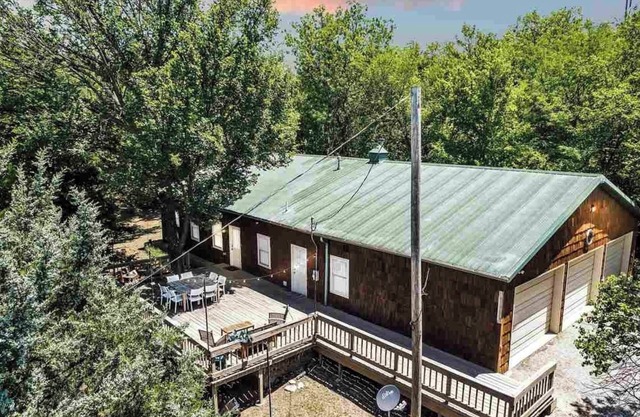 Cabin on 50 acres, Only 5 Minutes to Ponca City! Hike, Hunt, or Just Relax