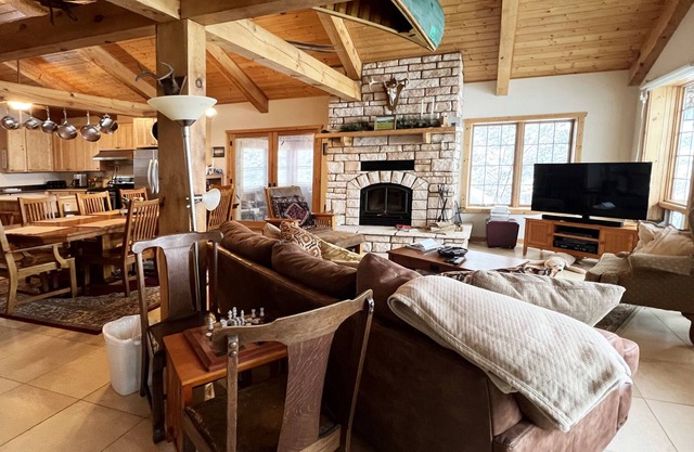 Cabin on Burntside Lake! Great for Families, Ice Fishing, Snowmobilers