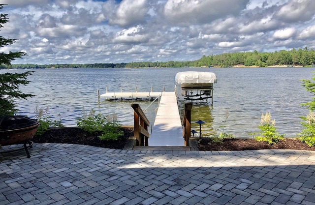 Cabaña en Rush Lake - INCLUYE PONTOON !! Completamente remodelado y duerme 8.
