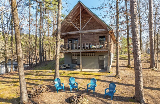 Cabin on the Cove overlooking Lake Catherine