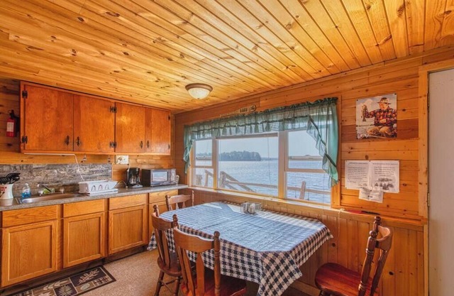 Cabin on the Lake - 4-Beds - Wisconsin Northwoods - Pets Ok