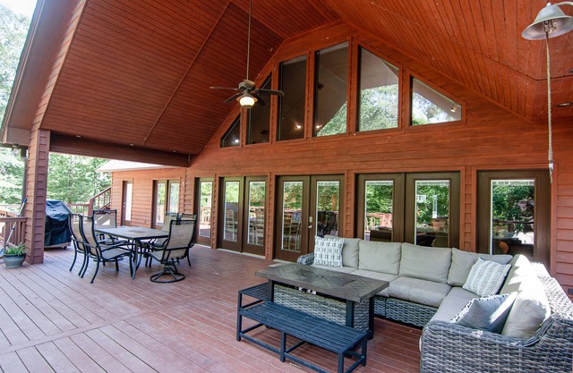 Peaceful Riverfront Cabin!