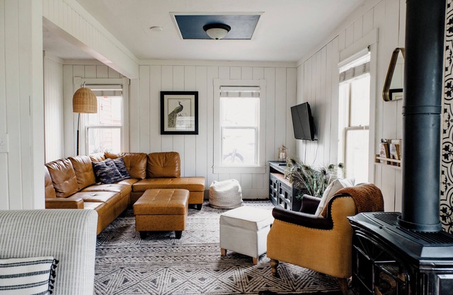 Cabin Retreat, Fireplace, Eco-friendly Amenities
