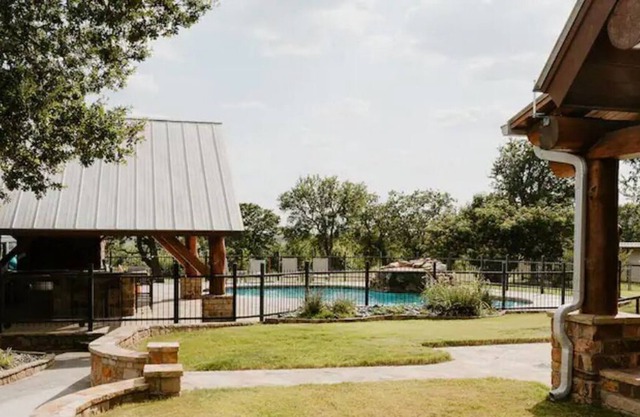 Cabin: Sleeps-14, 10 Acres, Pool + Outdoor Bar