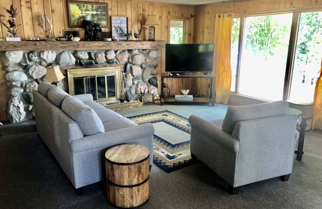Cedarview-West Bay Waterfront-Suttons Bay-Chimenea