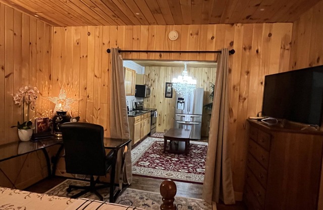 Cabin style w/ private entrance - 5 min to FRIB, MSU, McLaren and Sparrow