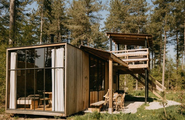 Cabin with covered terrace at a height of 3.5 metres