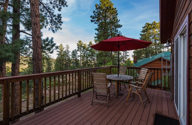Cabin with fantastic views on 8 acres - 20 Min to historic downtown Durango
