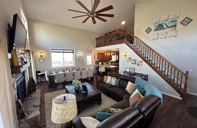 Cabin with Lake View & Private beach access