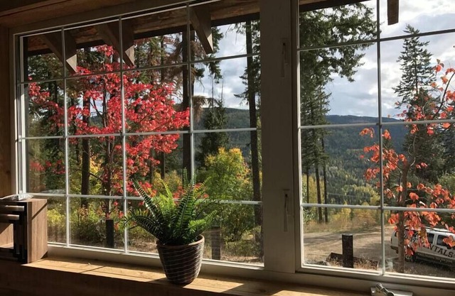Cabin with own Hot Tub/Self-contained! $165/night!
