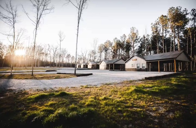 Cabins Of Lay Lake at Beeswax Cabin #5