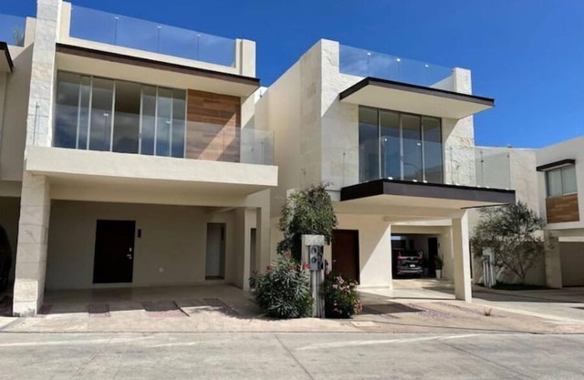 Curated Experiences at Casa Sorella -Joint Villas
