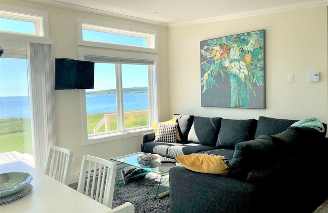 Villa de clase ejecutiva de 2 dormitorios con vista al mar llena de comodidades modernas
