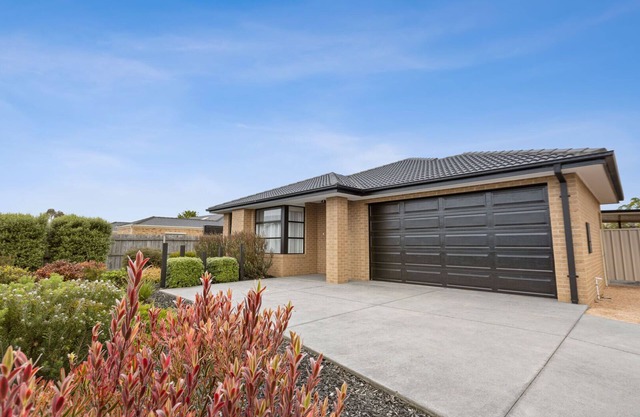 Caddie Corner - Relax in the spacious and tastefully decorated living areas