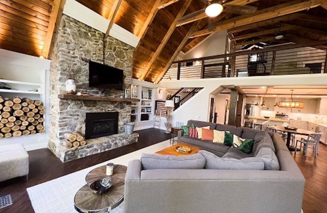 Caddie's Creekside Lodge