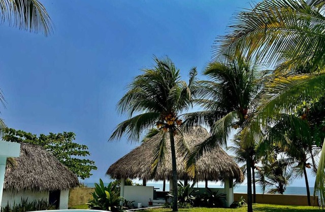 Cafe Del Mar – Ocean Front Beach House