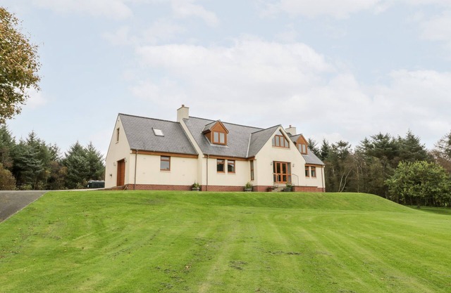 CAIRNHAPPLE HOUSE, family friendly, with a garden in Stranraer
