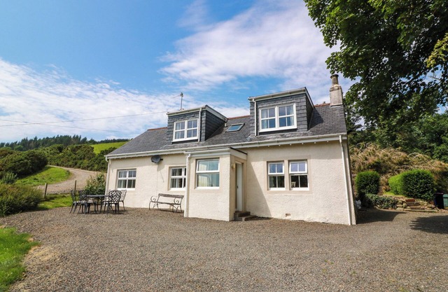 CAIRNHILL, pet friendly, country holiday cottage in Girvan