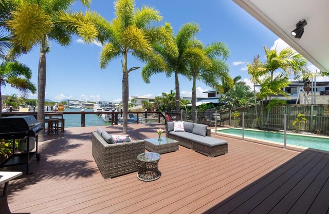 Cairns Beaches Home, Marina View, Sleeps 12