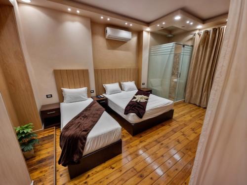 Cairo Plaza, Luxe Hotel