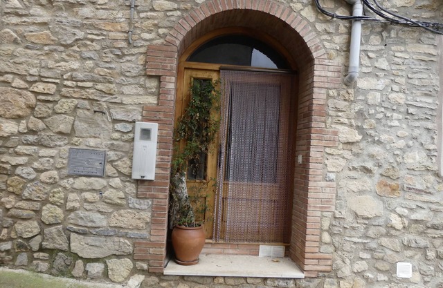 Cal Pedrellar, Casa en pueblo de montaña en la Costa Dorada