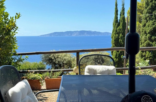 Cala Piccola, casa con acceso a piscina y playa privada.