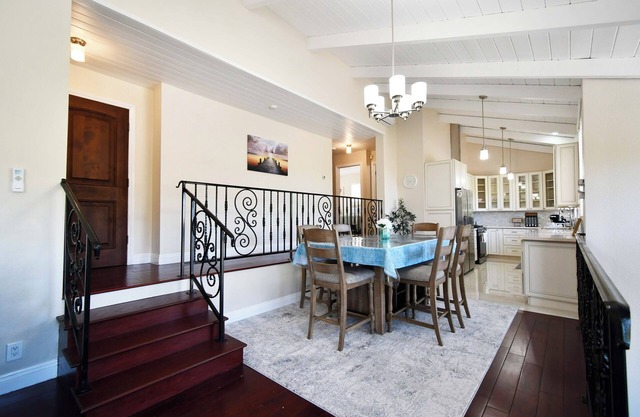 Calabasas luxury 3 Bed 2 Bath Mountain View with Patio quite