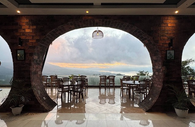 Caldera Hotel & Restaurant